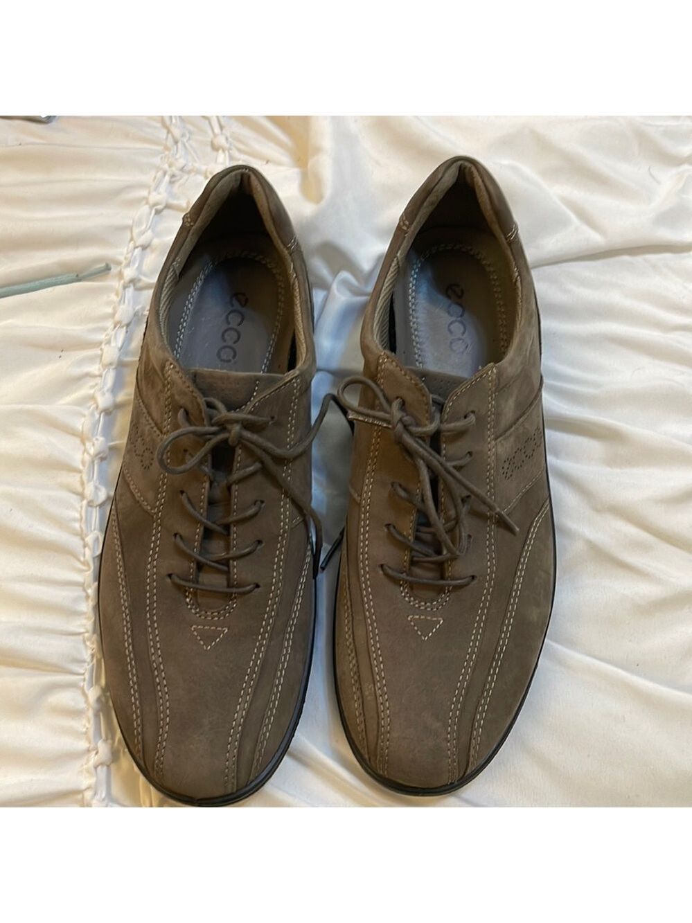 NWOB Ecco suede shoes